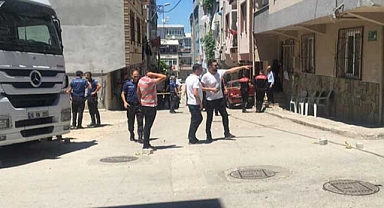 Aynı Aileden 3 Kişiye Evlerinin Önünde Silahlı Saldırı