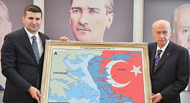 Bahçeli'ye Hediye Edilen Mavi Vatan Haritası Gündem Oldu: 82 Girit, 83 Rodos...