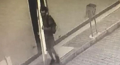 Caminin Tuvalet Kapılarını Söküp Çaldı