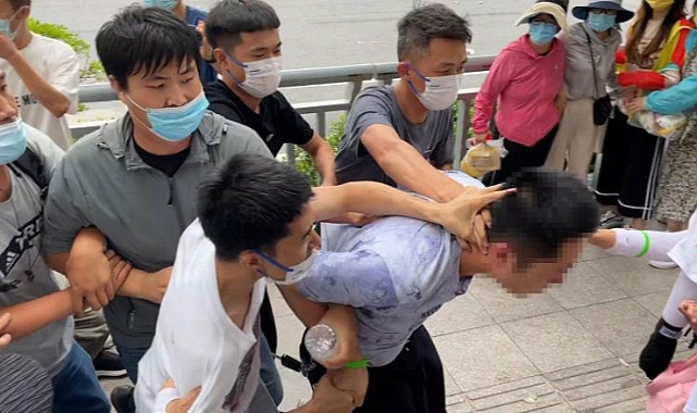 Çin'de Nakit Krizi Protestoları Getirdi: Polis ve Halk Arasında Çatışma