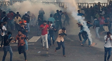 Ekonomik Kriz Sri Lanka'da Halkı Ayağa Kaldırdı: Halk Başkanlık Sarayını Bastı