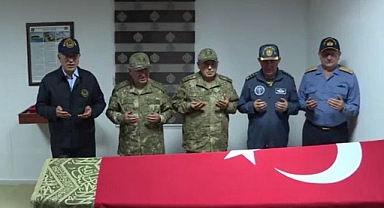 Hulusi Akar ve Komutanlar, Süleyman Şah Türbesi'ni Ziyaret Etti