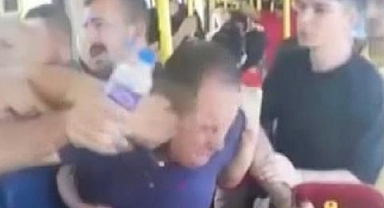 Kadın Yolcuları Gizlice Kaydeden Şahıs Yolculardan Dayak Yedi