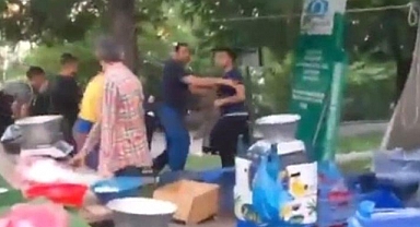 Pazarcılar Yankesiciyi Yakalayıp Ağaca Bağladı