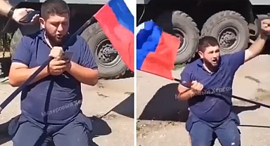 Rus İşgalciler Bir Kırım Tatarına Zorla Rus Milli Marşını Söyletti