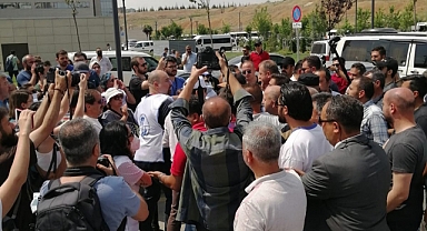 Sağlıkçıların Sağlık Bakanlığı’na Bırakmak İstedikleri Siyah Çelenge Polis El Koydu
