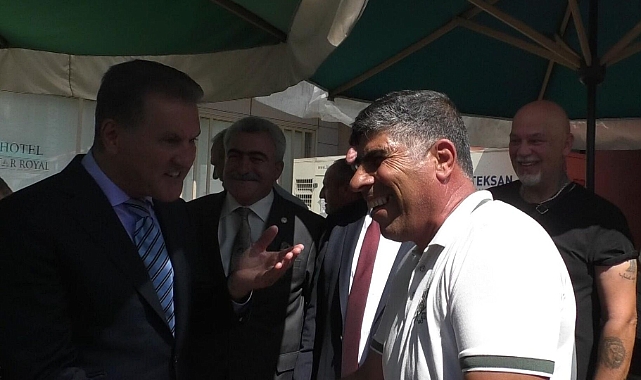 Sarıgül'ün Selam Verdiği Vatandaş Gülme Krizine Girdi