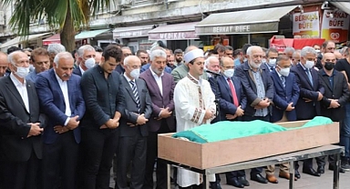 Süleyman Soylu'nun Öldürülen Kuzeni Toprağa Verildi: İran'a Giden Soylu Cenazeye Katılamadı