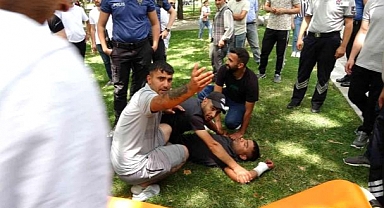 Taksim'de Bir Şahıs, Gezi Parkı'nda Bileklerini Keserek İntihar Etmek İstedi
