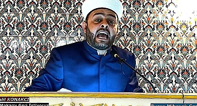 Akif Beki: Dini, Camiyi Arkasına Alan Hoca Kılıklı Şöhret Budalaları