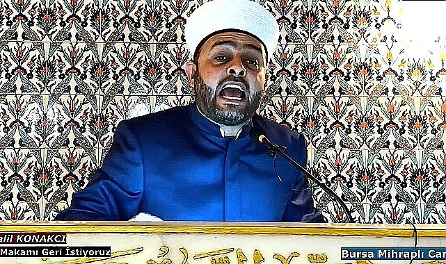 Akif Beki: Dini, Camiyi Arkasına Alan Hoca Kılıklı Şöhret Budalaları