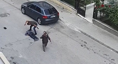 Annesini Taciz Eden Adamı Dakikalarca Dövdü
