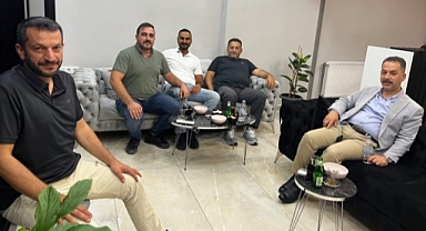 Binali Yıldırım'ın Oğlu ve AKP İl Başkanı, Zafer Partisi İl Başkanı'yla Birlikte Poz Verdi