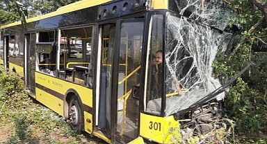 Bursa'da Belediye Otobüsü Şarampole Yuvarlandı: 21 Yaralı