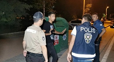 Ehliyetsiz Sürücü, Polisleri Dövdürmek İçin Adam Çağırdı