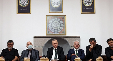 Erdoğan, Cemevi'nde Muharrem Ayı İftarına Katıldı