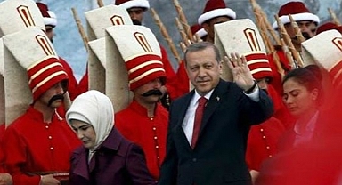 İçki Masasında Fotoğraf Paylaşan TEİAŞ Çalışanına Maaş Cezası ve Sürgün