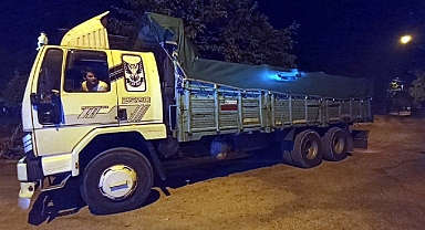 'Karpuz Var' Dediği Kamyon Kasasından 64 Kaçak Göçmen Çıktı
