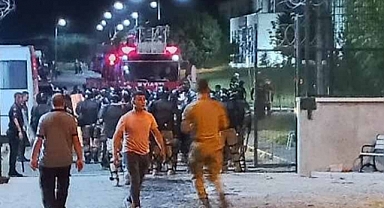Kayseri'de Geri Gönderme Merkezi'ndeki Kaçaklar Yangın Çıkardı, Müdahale Eden Ekipleri Engelledi