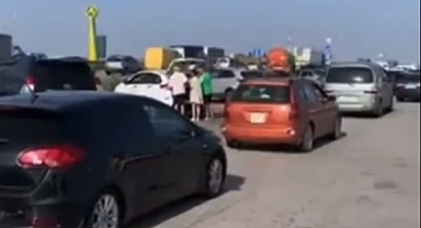 Kırım'dan Kaçan Ruslar Kilometrelerce Kuyruk Oluşturdu