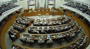 Kuveyt'te Parlamento Feshedildi