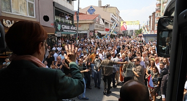 Meral Akşener'e Kadıköy'de Büyük İlgi