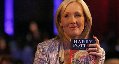 Salman Rüşdi'ye Yapılan Saldırıya Tepki Gösteren J. K. Rowling'e Ölüm Tehdidi