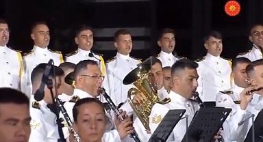 Saray 'Askerinle Bin Yaşa Mustafa Kemal Paşa' Diye İnledi
