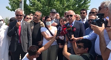 Ümit Özdağ ÖSYM Önünde KPSS Skandalıyla İlgili Açıklama Yaptı