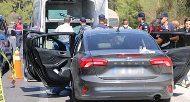 Antalya'da Seyyar Dövizci Otomobilinde Ölü Bulundu