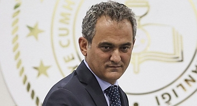 Bakan Özer'den, Atanamayan Öğretmene: Mühendisler de Atanamıyor Ama Böyle Ağlamıyor