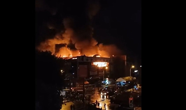 Başkurdistan'ın Başkenti Ufa'da 'Mercury' Alışveriş Merkezi Yandı