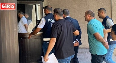 Gasp Büro Amiri, Ünsal Ban'ın Adliyeye Getirilmesini Fotoğraflayan Gazetecilerin Odasını Bastı