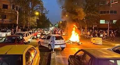 İran Polisi Uşnu Şehrinde Katliam Yaptı: İran'da İnternet Kesildi