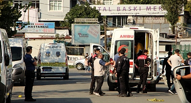 İstanbul'da İki Aile Arasında Satırlı 'Kız İsteme' Kavgası: 2 Yaralı
