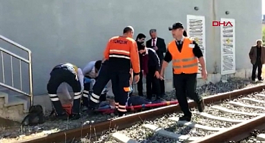 İzmir’de Raylara Yaklaşan Kadına Yük Treni Çarptı
