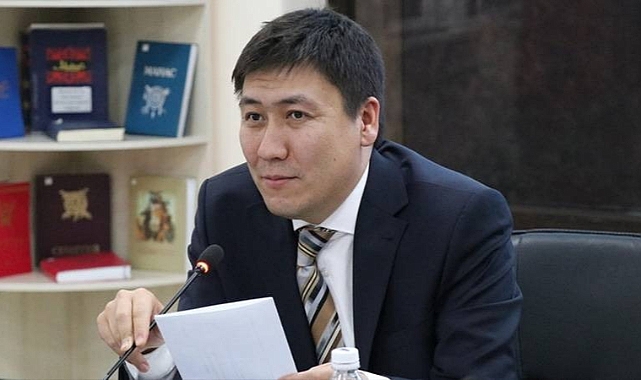 Kırgızistan Eğitim ve Bilim Bakanı Beyşenaliyev Rüşvet Alırken Suçüstü Yakalandı