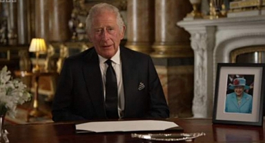 Kral Charles İlk Kez Halka Seslendi