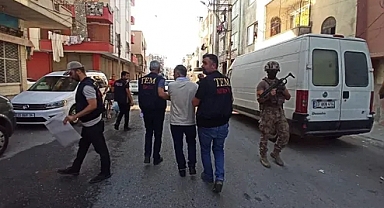 Mersin Büyükşehir Belediyesi'nin 10 Çalışanı Örgüt Propagandası Suçlamasıyla Gözaltına Alındı