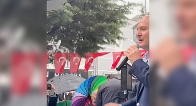 Süleyman Soylu'nun Korumaları Renkli Şemsiye Taşıyan Yaşlı Adama Müdahale Etti