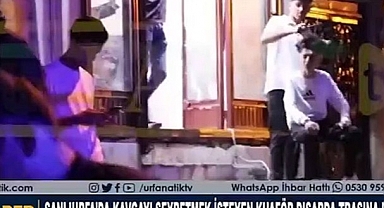 Suriyelilerin Kavgasını İzlemek İsteyen Berber, Müşterisini Sokakta Tıraş Etti