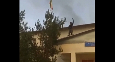 Tacikler, Kırgızistan'a Girdi: Kırgız Köyüne Bayrak Diktiler