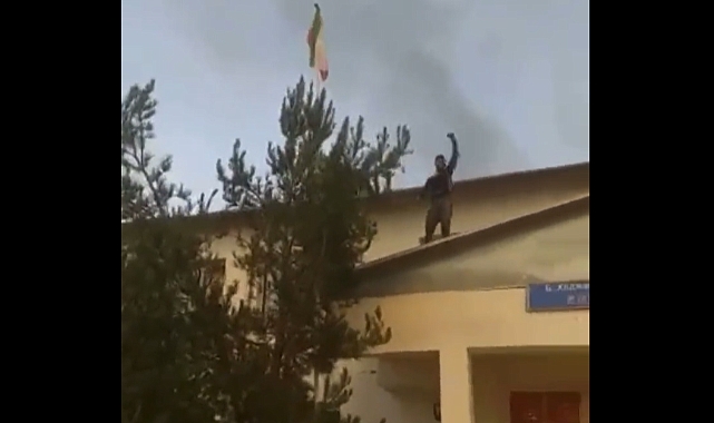 Tacikler, Kırgızistan'a Girdi: Kırgız Köyüne Bayrak Diktiler