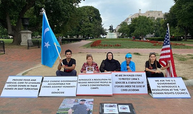 Uygurlar, Açlık Soykırımına Karşı Seslerini Duyurmak İçin Beyaz Saray Önünde Açlık Grevi Başlattı