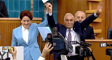 Ahmet Eşref Fakıbaba, Resmi Olarak İYİ Parti'ye Katıldı: Akşener Rozetini Taktı