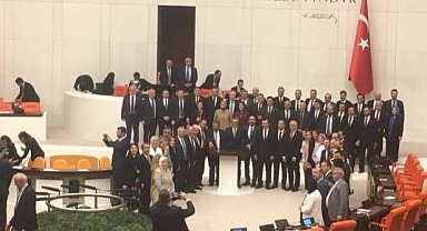 AKP İstibdadından Sansür Yasası Pozu 