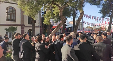 Bahçeli'nin Manisa Mitinginde AKP'li Vekillerle MHP'liler Arasında Arbede
