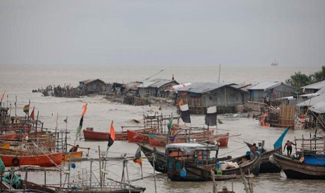 Bangladeş'te Kasırga: Yüz Binlerce İnsan Tahliye Ediliyor