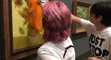 Bir Grup Terörist, Van Gogh'un Tablosuna Domates Çorbası Fırlattı