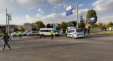 Erzurum'da Kaza: 6 Askeri Personel 4 Öğretmen Yaralandı